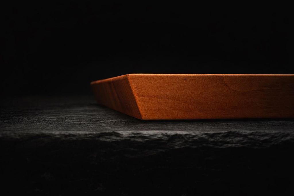 OLDRYE Nature Cherry Facette | Designer Schneidebrett & Servierbrett aus Kirschholz | 49x29x4 cm | 70 Grad Ergonomie-Schnitt | Handgefertigt